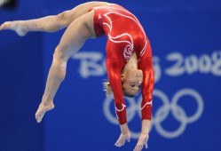 1-2！10轮8负，热刺逼近降级区，结束7连败，莱斯特城逃出降级区