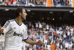 1-2！48岁范尼输麻了：21天5连败+丢14球，率领英超冠军冲向英冠